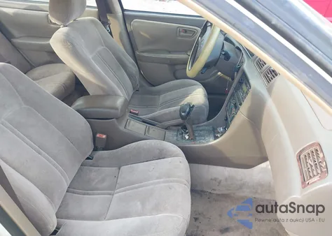 1999 Toyota Camry Le z USA, uszkodzony, nr VIN JT2BG28K1X0335552